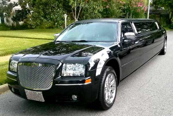 Chrysler 300 limo service East Norwich