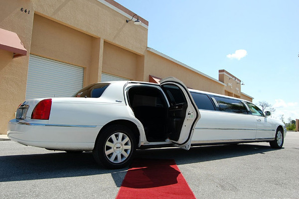 lincoln stretch limo rental Carle Place