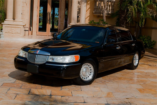 Lincoln Sedan Andes Rental